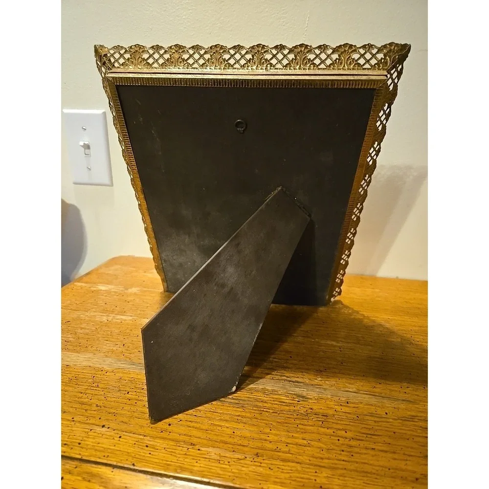 vintage‎ gold-toned filigree metal picture frame